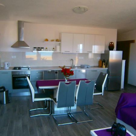 Apartment Willy Komiza Luaran gambar
