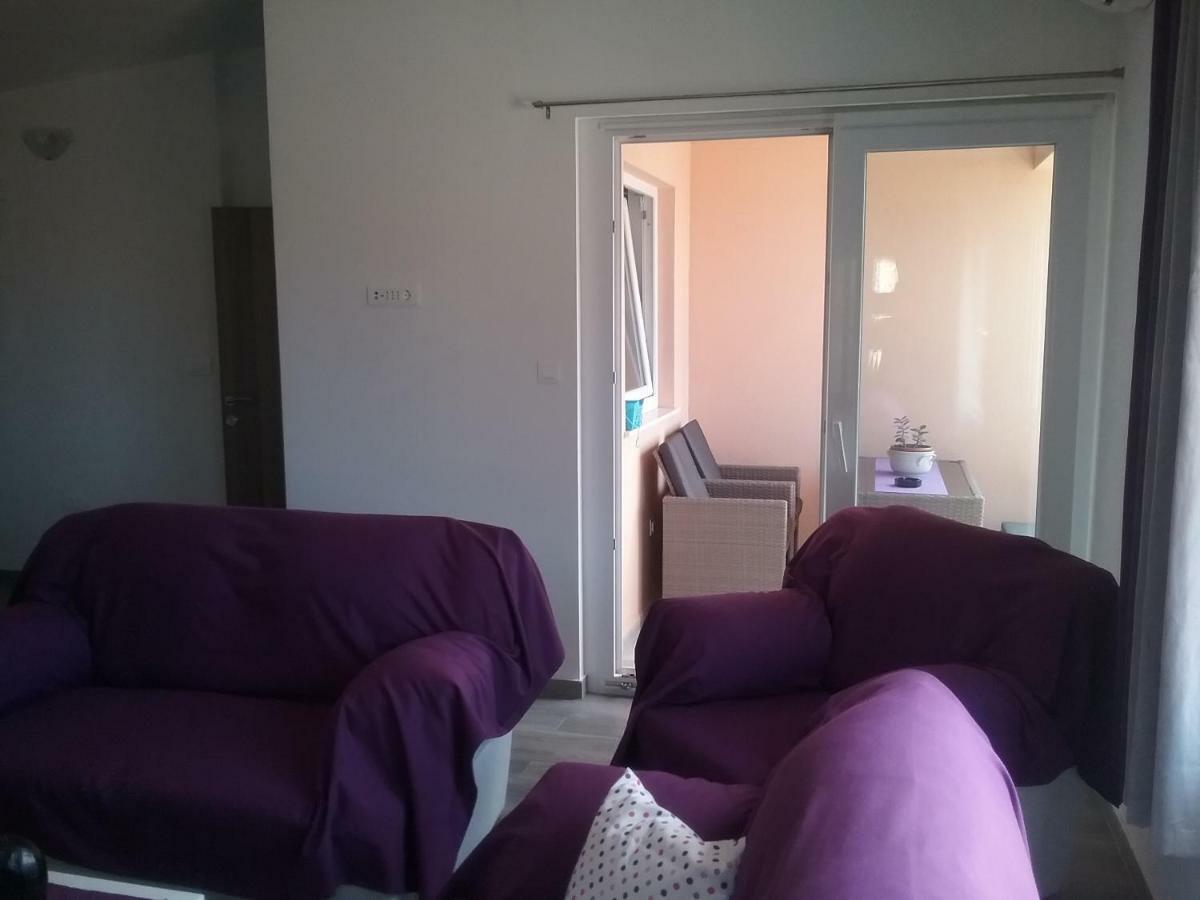 Apartment Willy Komiza Luaran gambar