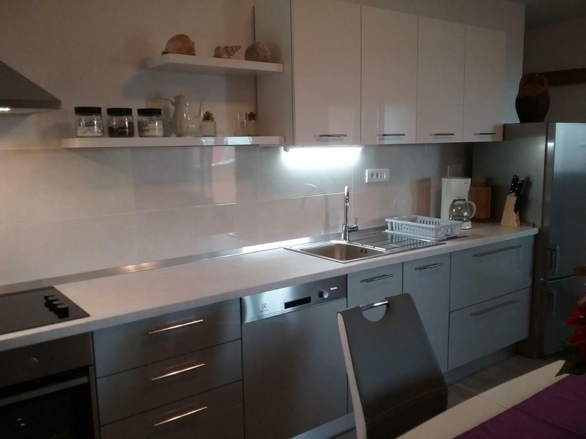 Apartment Willy Komiza Luaran gambar