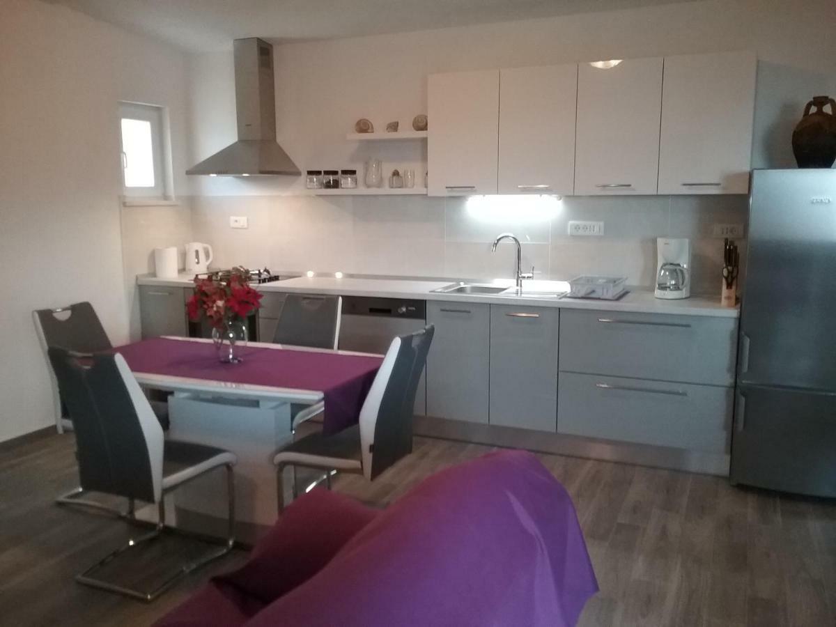 Apartment Willy Komiza Luaran gambar
