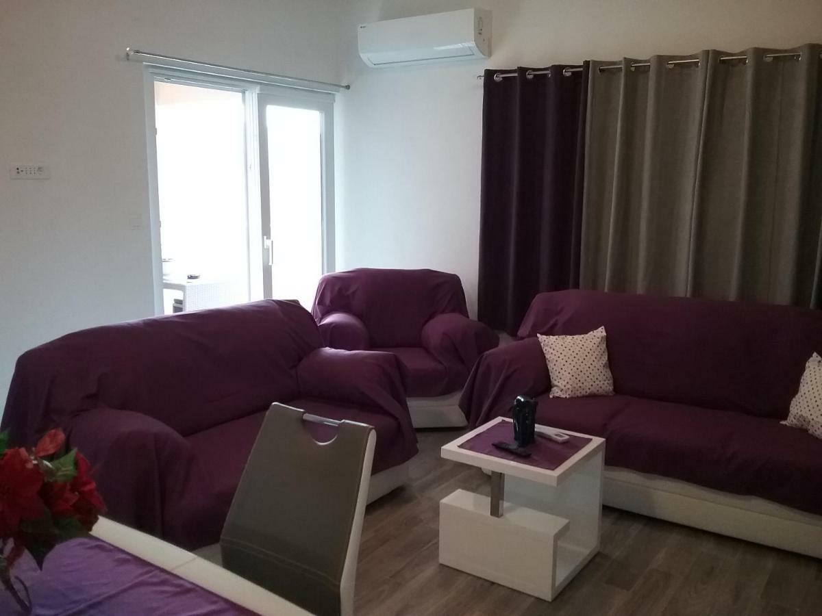 Apartment Willy Komiza Luaran gambar