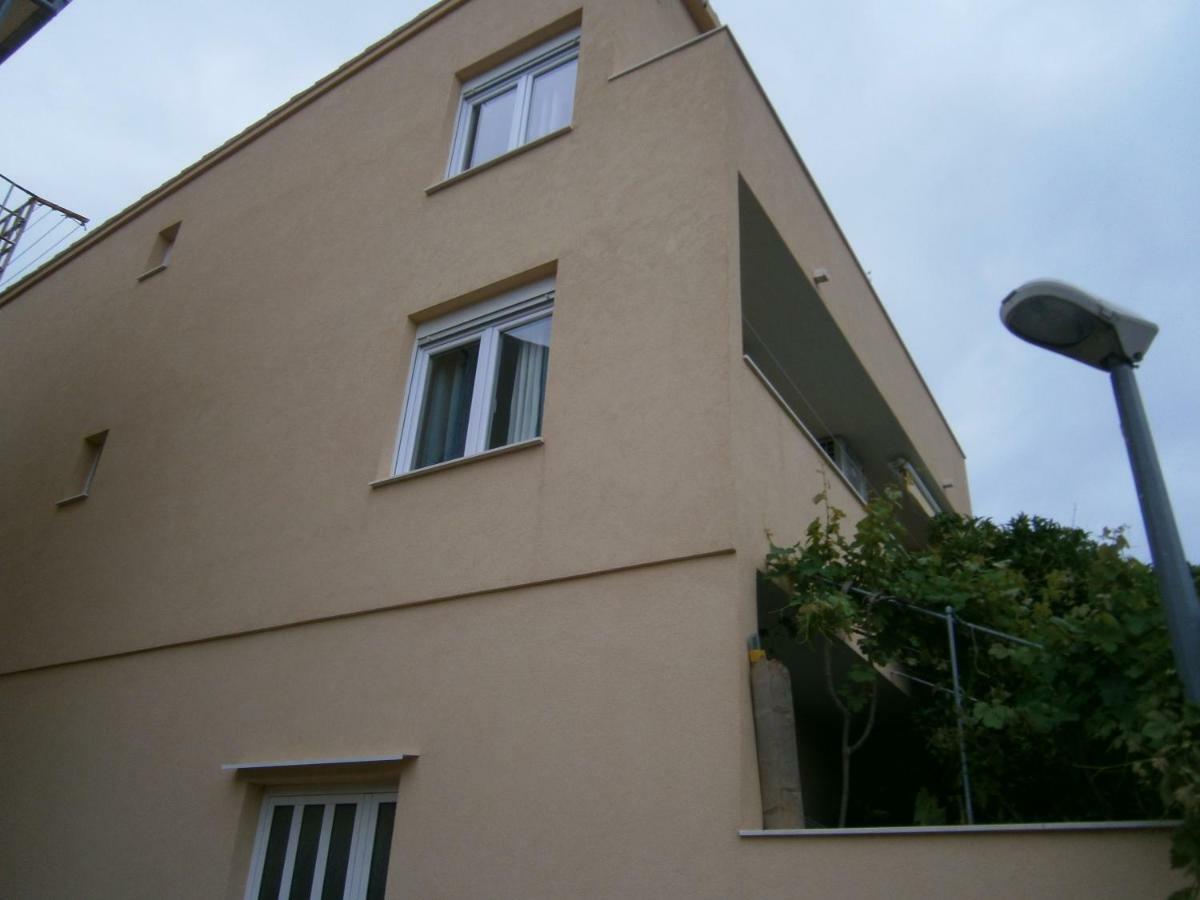 Apartment Willy Komiza Luaran gambar