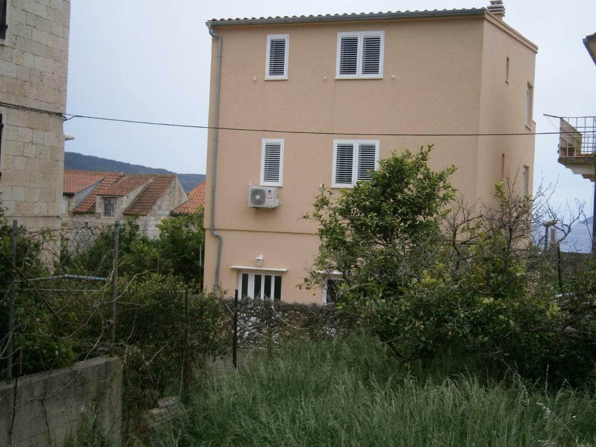 Apartment Willy Komiza Luaran gambar