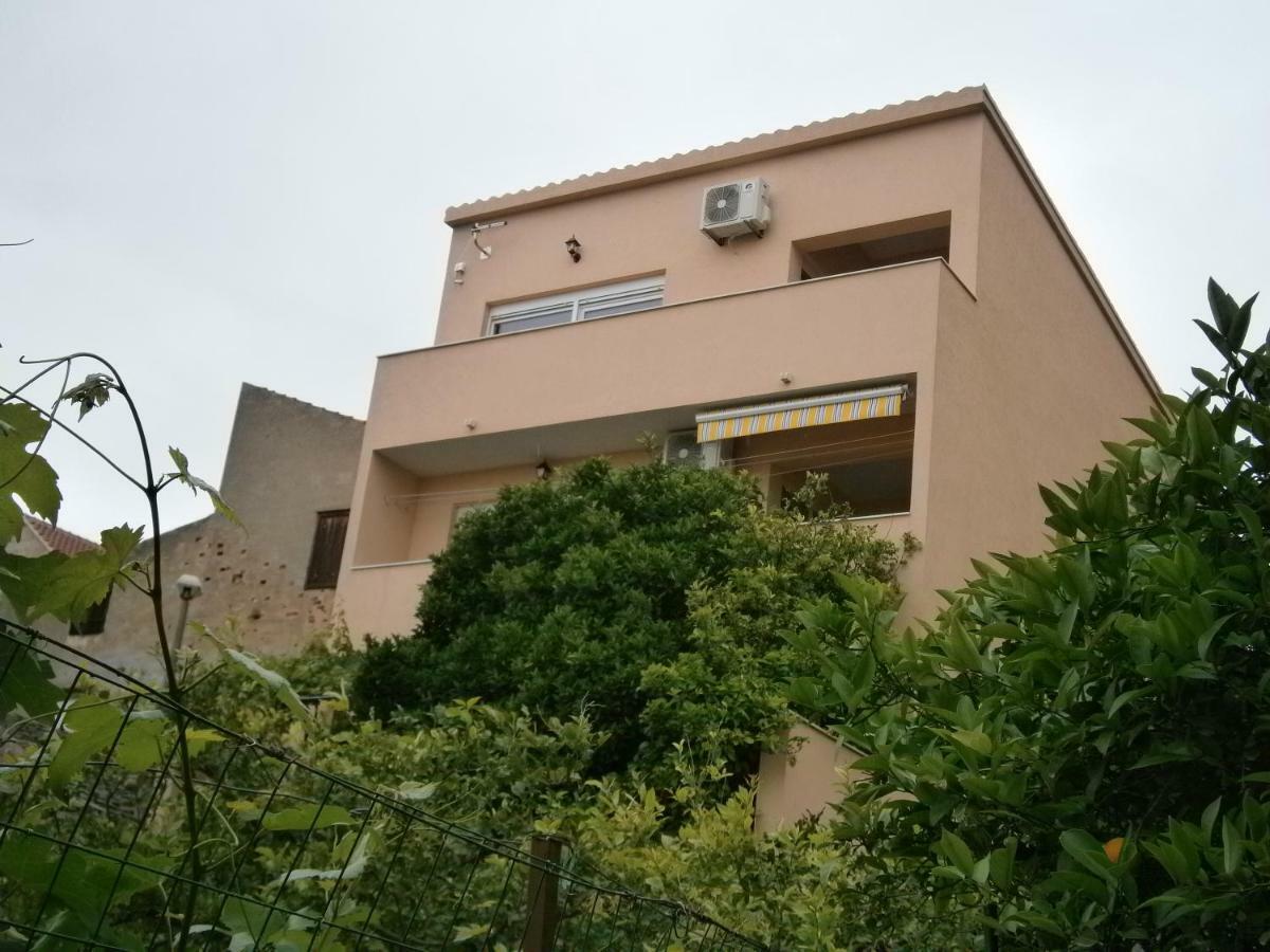 Apartment Willy Komiza Luaran gambar