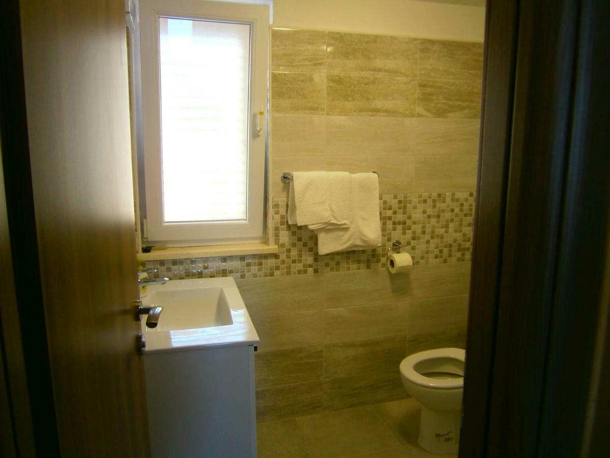 Apartment Willy Komiza Luaran gambar