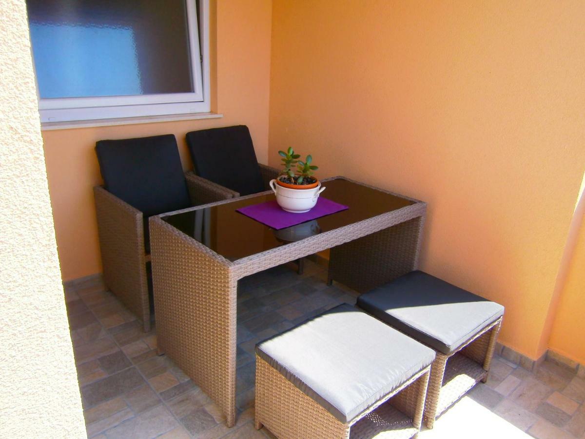 Apartment Willy Komiza Luaran gambar