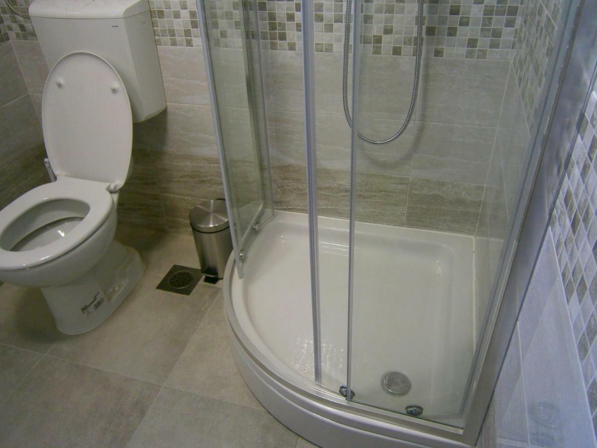 Apartment Willy Komiza Luaran gambar
