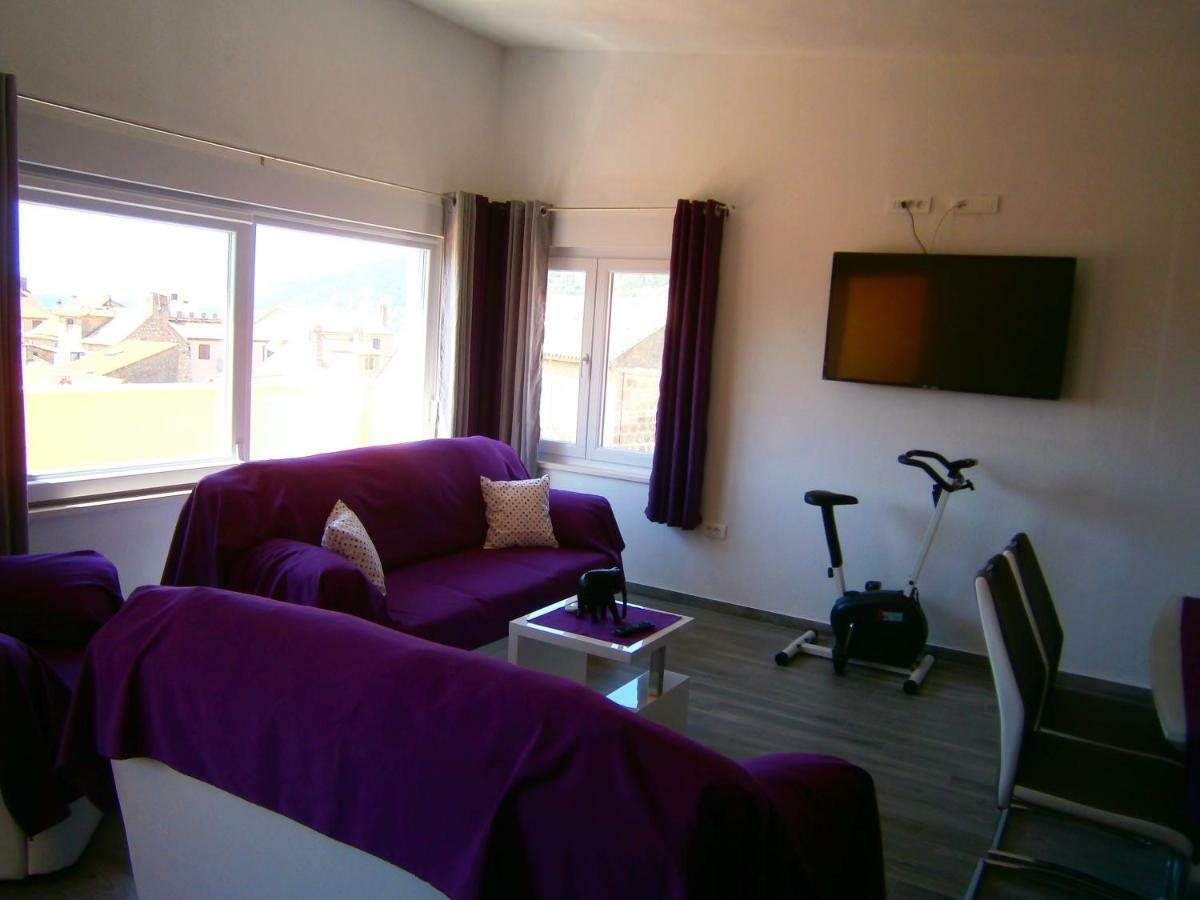 Apartment Willy Komiza Luaran gambar